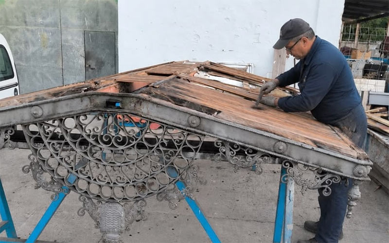 Las antiguas marquesinas de forja de la parada de plaza Esteve volverán a las calles de Jerez