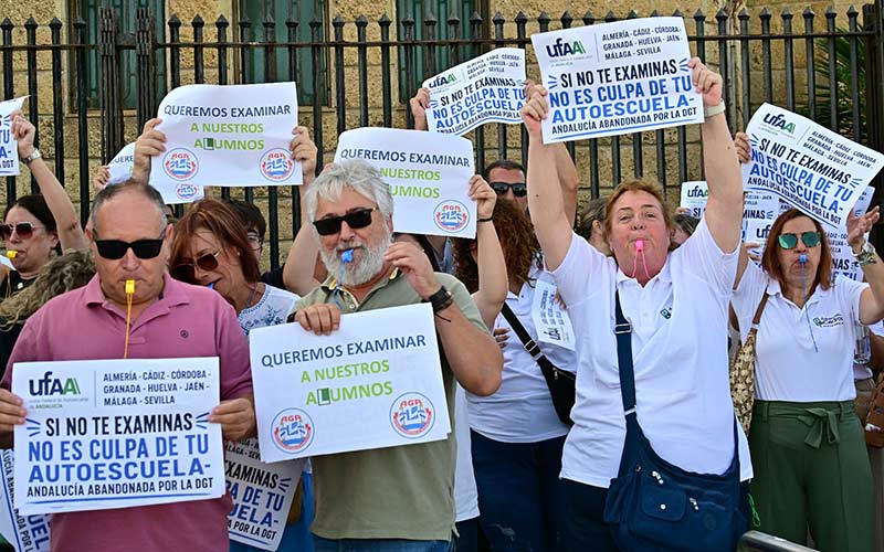 Los gaditanos llegan a esperar hasta ocho meses para presentarse al examen práctico de conducir