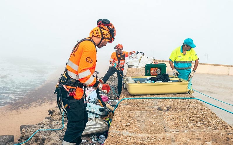 La subdelegada afea a Bruno García que no le avisara del problema de la basura en el entorno de La Caleta: “nos enteramos por la prensa”