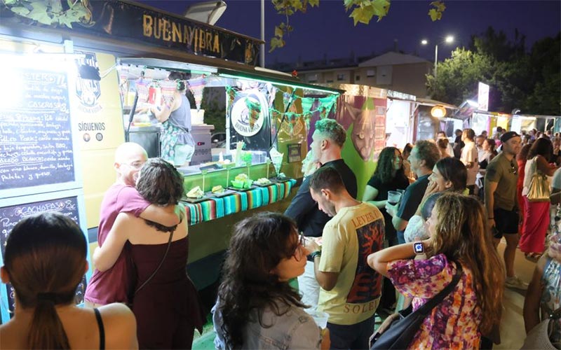 Cuatro noches para comerse el mundo: los foodtrucks vuelven a Rota para despedir agosto