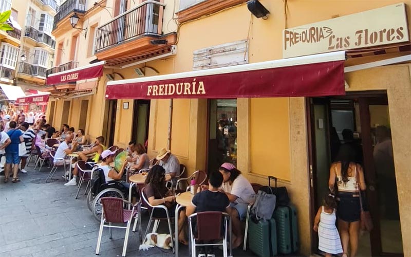 Cádiz reconoce con su Premio Turismo 2026 a Freiduría Las Flores, una “experiencia” para vecinos y visitantes ligada a la identidad local