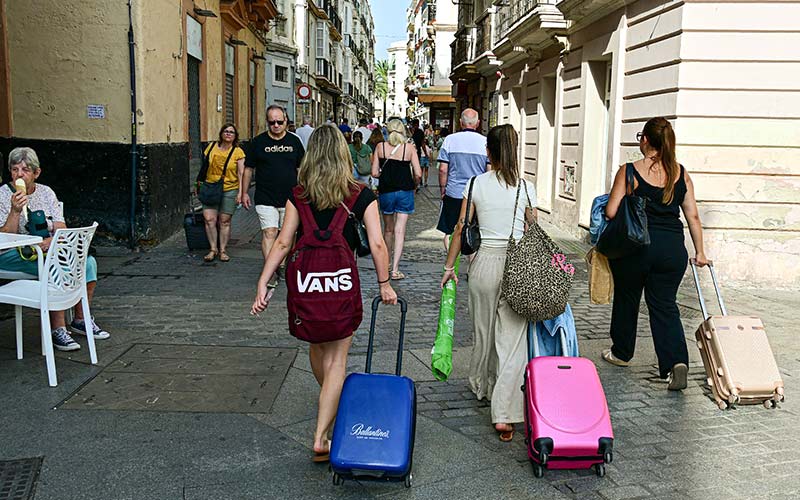 Cádiz Convive se revuelve contra la consulta popular sobre los pisos turísticos: “si se retiran todas las licencias apenas 100 irían al alquiler”