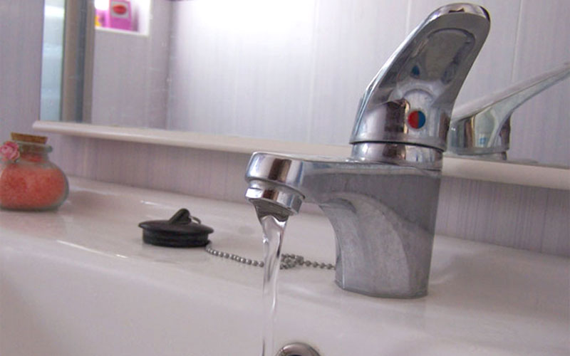 Nuevo episodio de turbidez del agua en varias fincas del barrio de La Viña: una “avería puntual”