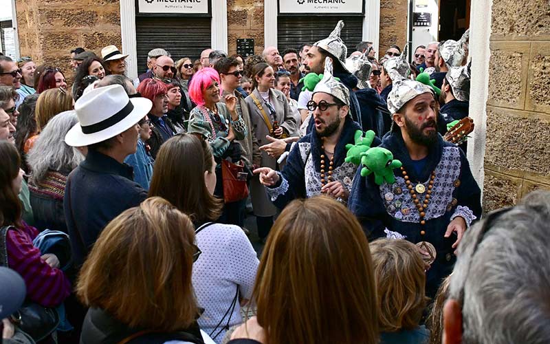 La Junta volverá a reivindicar en otoño, tras actualizar el expediente, que España defienda la candidatura del Carnaval de Cádiz ante la Unesco