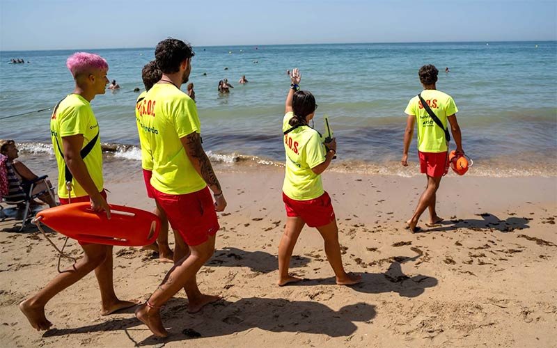 El Ayuntamiento de Rota defiende la “normalidad” del dispositivo de socorrismo en sus playas frente al alarmismo politizado del PP