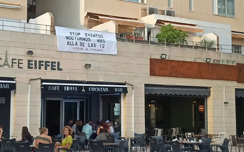 Vecinos de Puerto Real dicen basta a los “ruidosos” conciertos en la plaza Rafael Alberti