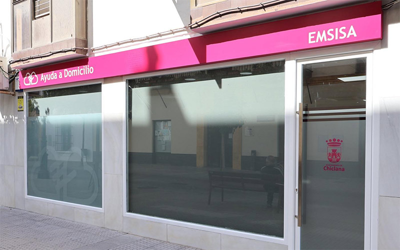 Emsisa insta a las trabajadoras en Chiclana de la ayuda a domicilio a dirigir sus reivindicaciones a “la única administración competente”, la Junta