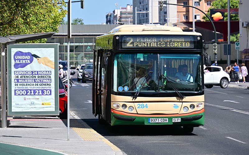 La licitación del bus urbano en Cádiz sigue adelante con el compromiso de adaptar la futura línea 2 a las demandas: “lo permite el pliego”