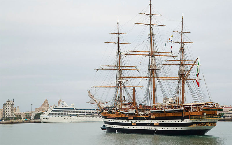 El Vespucci atraca en Cádiz y se deja visitar