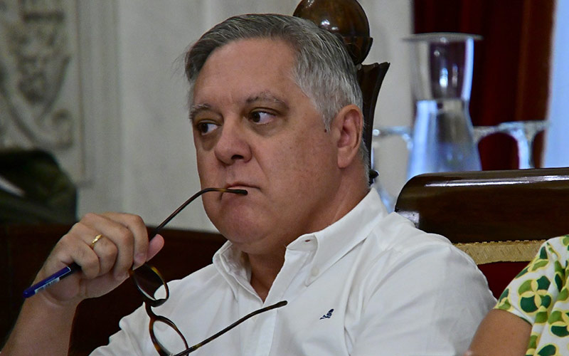 Torres (PSOE) ve un Cádiz “estancado” tras tres años de PP: “anunciar mucho y cumplir poco”