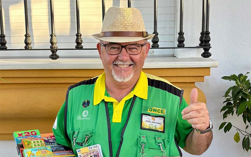 El “del sombrero” de Rota se va de vacaciones repartiendo un ‘sueldazo’ de 240.000 euros