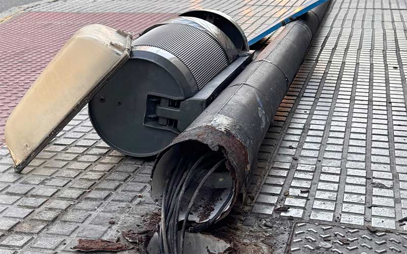 Se desploma una farola en La Isla en Manuel de Falla: el PP reclama mantenimiento y vigilancia
