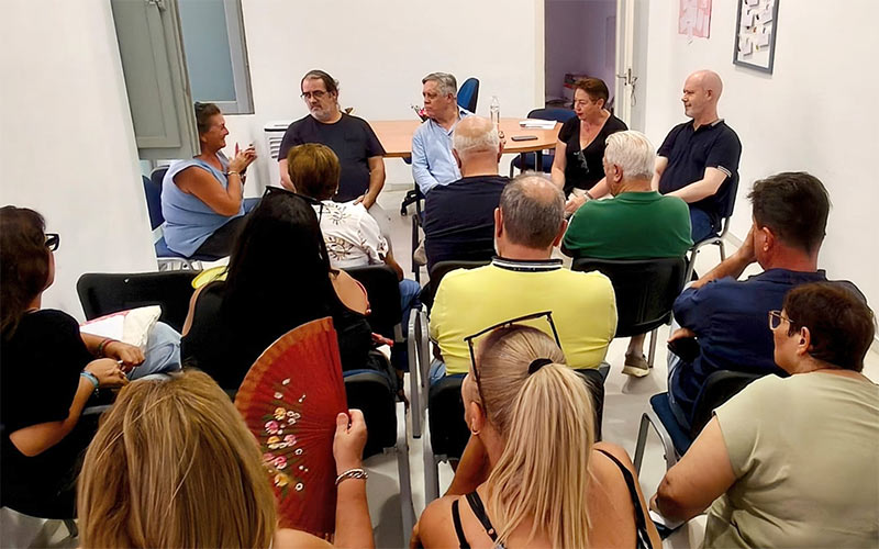 Cucarachas, abandono urbano y vivienda imposible: 5 de Abril retrata los barrios de Cádiz
