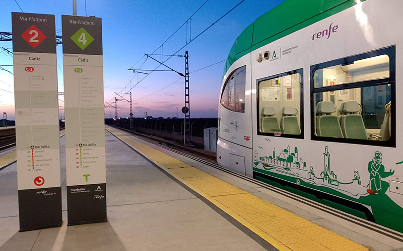 Cercanías de Cádiz y Trambahía reajustan desde otoño sus horarios para adaptarse a la demanda