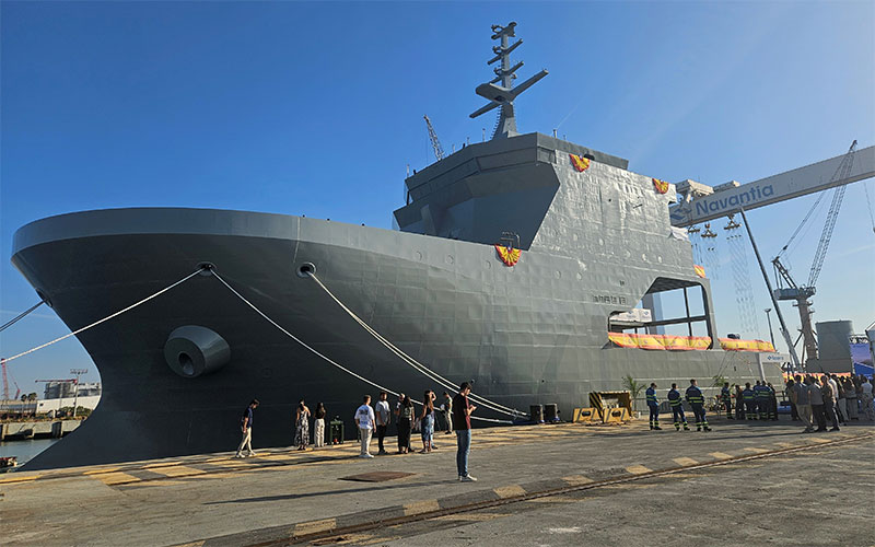 El astillero de Puerto Real pone a flote el BAM-IS Poseidón para la Armada española: “construirá una nueva página de nuestra historia naval”