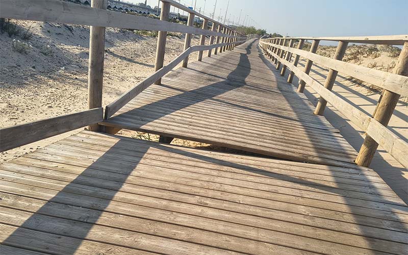 Exigen el cierre “inmediato” del Eurovelo de Cortadura por el “deterioro” de las pasarelas