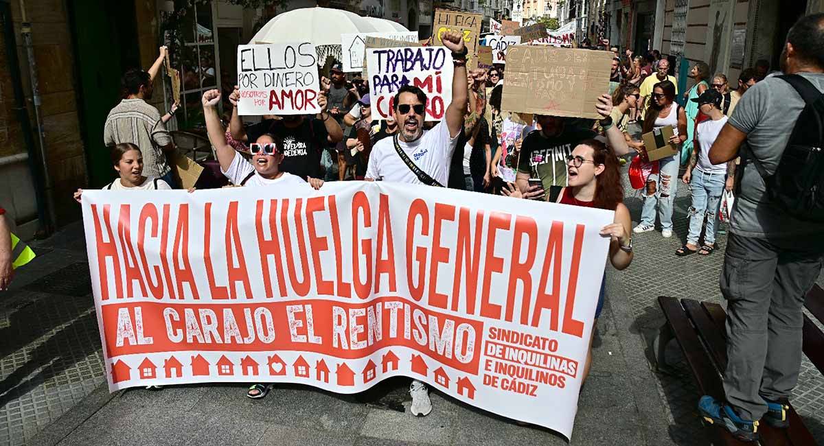 La cabecera de la marcha por la céntrica calle Ancha - Eulogio García