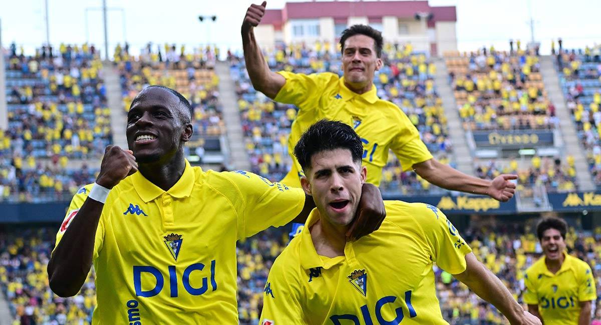 Celebrando el gol tempranero de Antoñito - Eulogio García