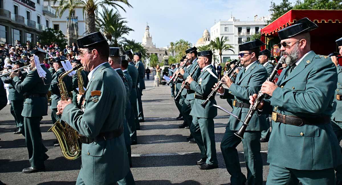 Un desfile marcial sin música, no es lo mismo