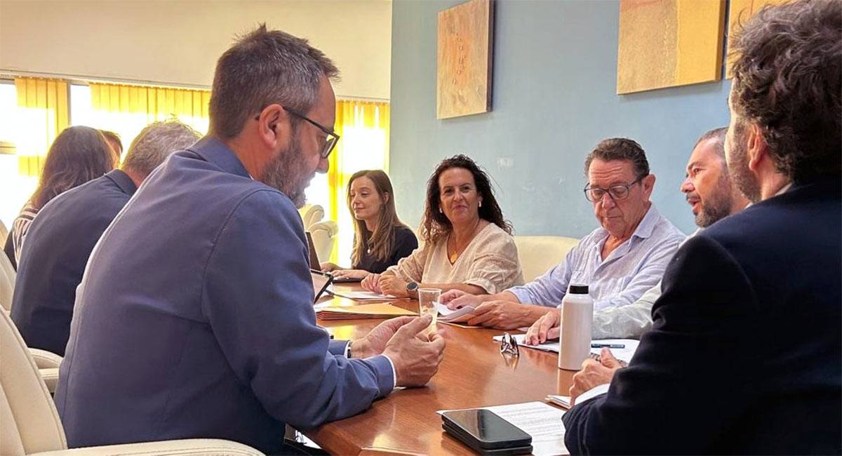 Hita participando en una pasada reunión del ente todavía presidido por Alegre - Mancomunidad