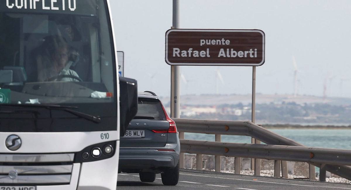 El viejo puente ya luce su nueva cartelería - Eulogio García