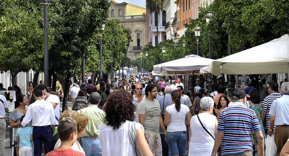 Calle céntrica con movimiento - Ayto.