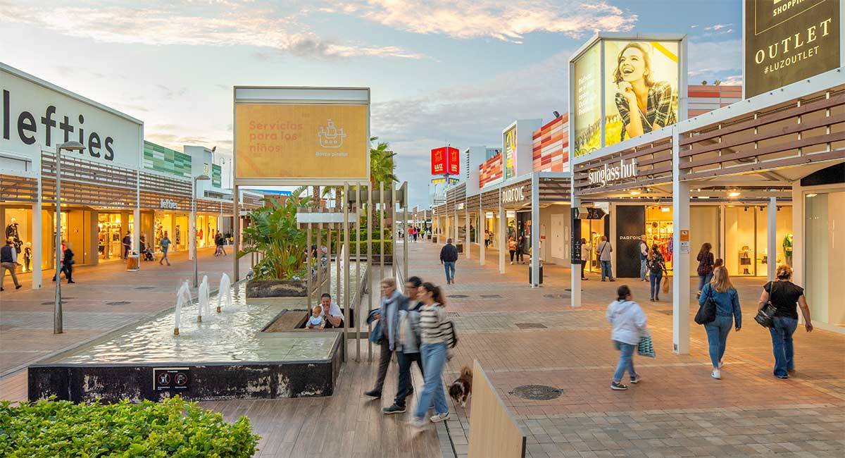 Uno de los rincones del complejo comercial - Luz Shopping