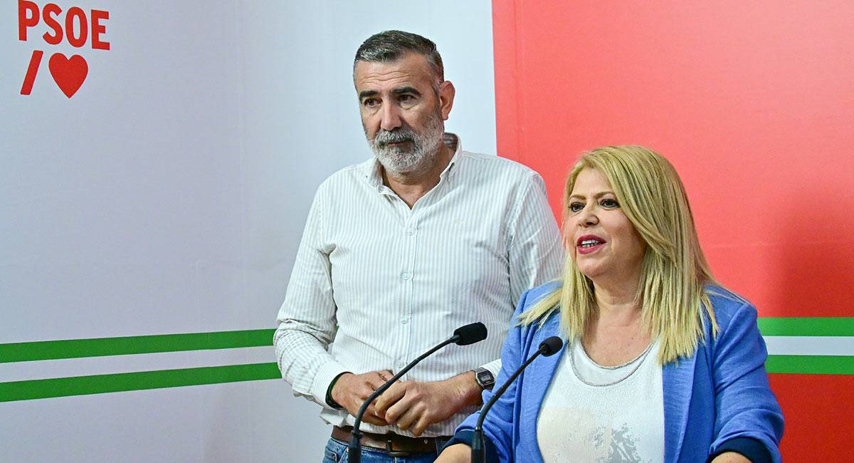Pizarro y Sánchez en rueda de prensa en la sede provincial del PSOE - Eulogio García