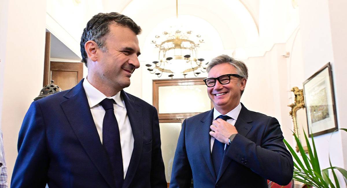 Alcalde y consejero en los pasillos de San Juan de Dios