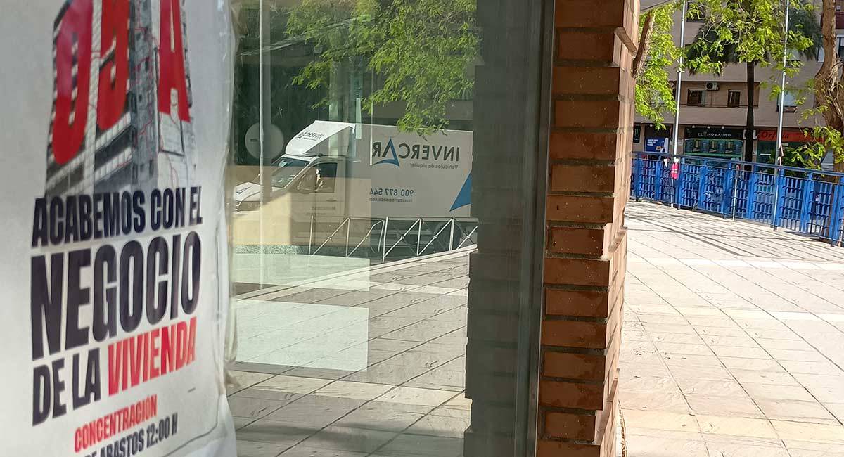 Cartel anunciando una pasada movilización por la vivienda - DBC