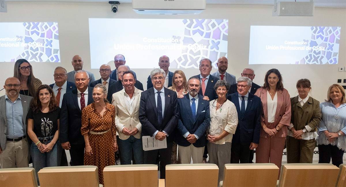 Posado tras la constitución de Unión Profesional de Cádiz - COGITI Cádiz