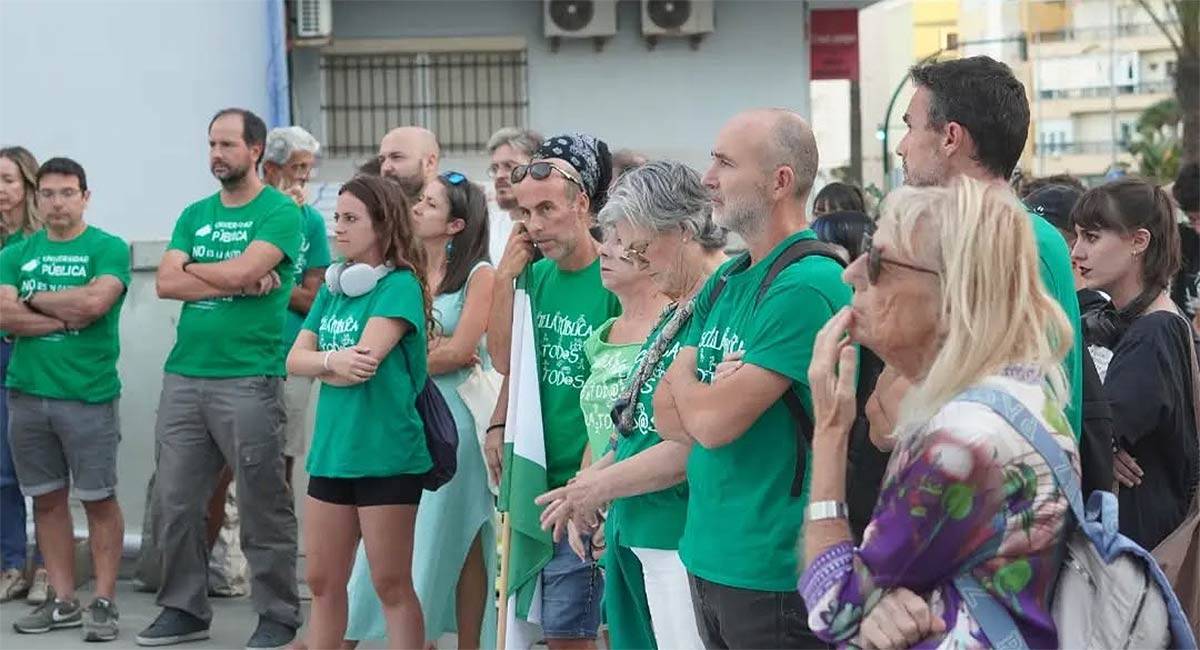 Muchas camisetas verdes en la concentración de Cádiz - Ustea