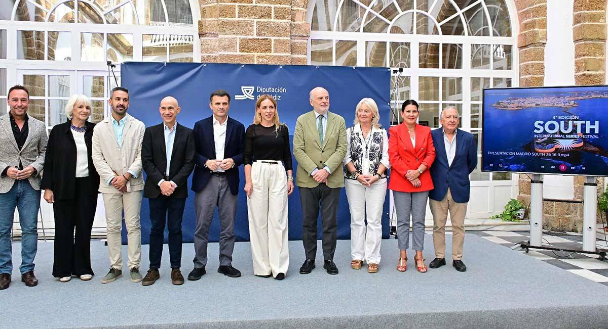 Posado tras la presentación del South en la Diputación - Eulogio García