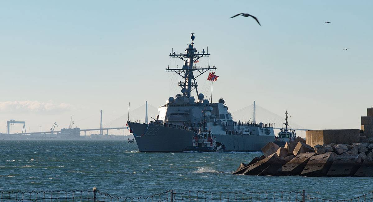 El USS John Basilone acercándose a la Base de Rota - Ministerio de Defensa