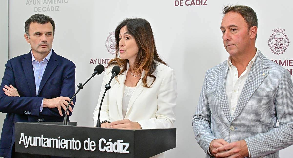 La concejala de Vivienda respaldada por el alcalde y el edil de Urbanismo - Eulogio García