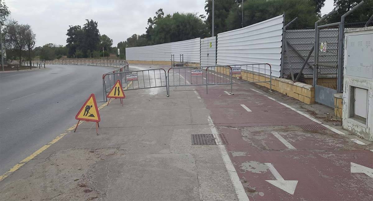 El carril bici a la entrada a Rota inutilizado por las obras - Equo