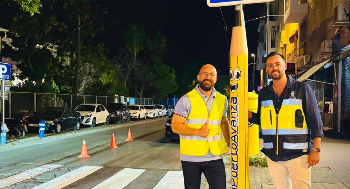 Garay posando con el alcalde en un paso de peatones - Ayto.