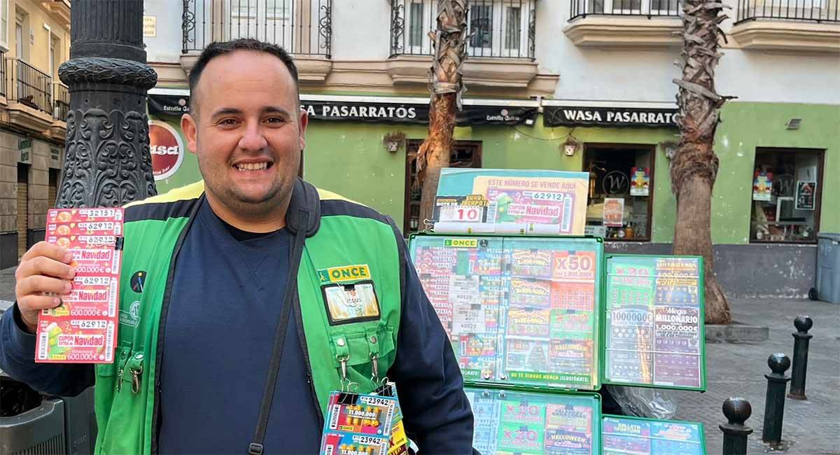 Jesús, feliz desde su punto de venta - ONCE