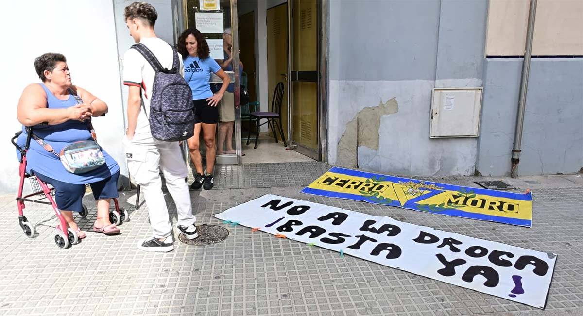 Vecinos en una de las protestas de los últimos días - Eulogio García