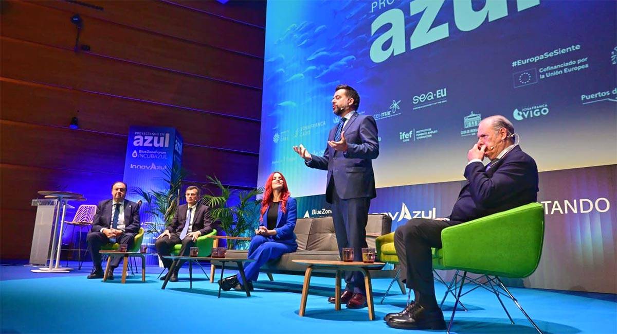 Un momento de la inauguración institucional del foro - Eulogio García