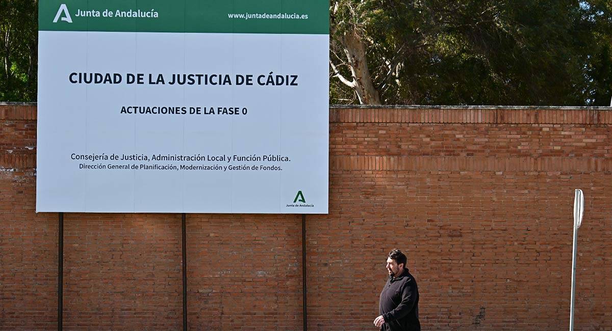 El primer cartel de la ¿obra? de la Ciudad de la Justicia de Cádiz - Eulogio García